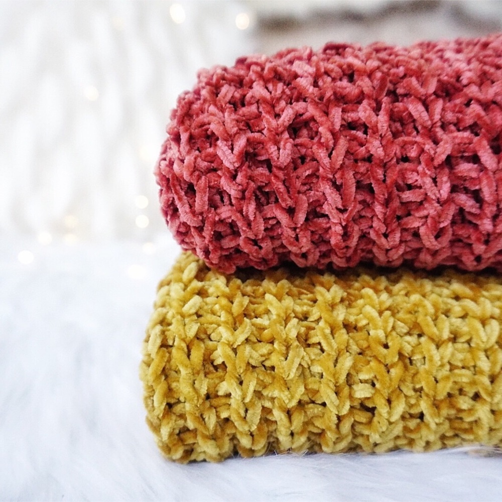 Chenille Ochre Scalloped Loose Knit Sweater - Picture 6 of 8